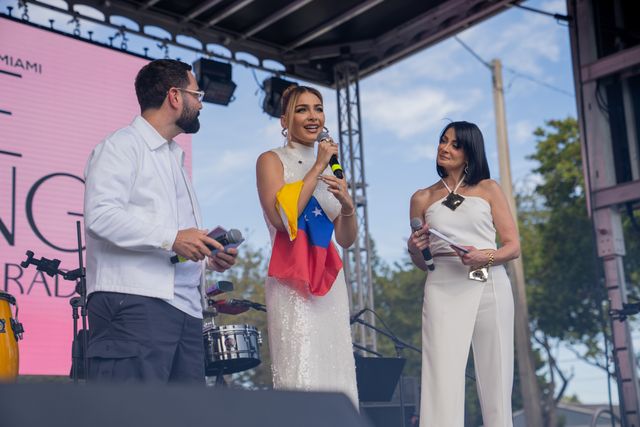 Female singer performing on the Three Kings Parade stage